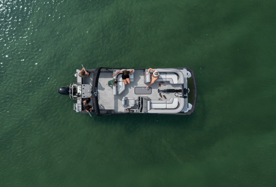 The Qwest L-Class Pro Family Fish is available in 22' - 24' lengths